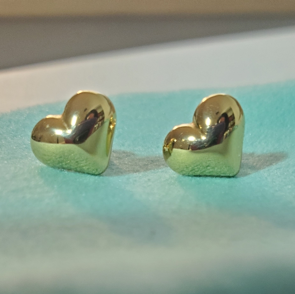 Solid 14k real gold (not plated) puff heart earrings.